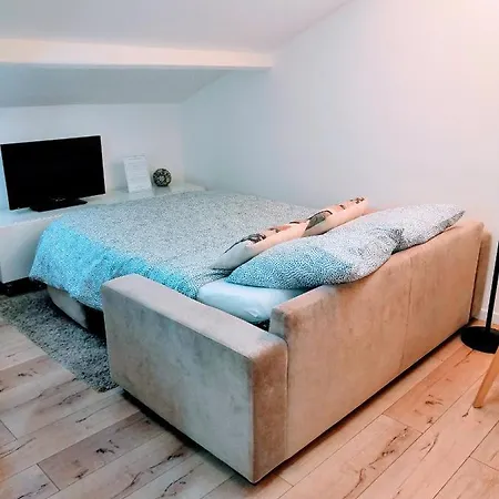An So Flat نيس